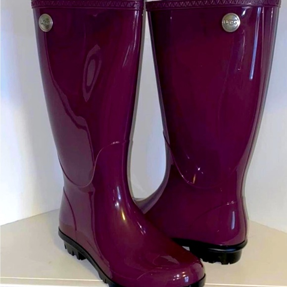WOMEN'S UGG TALL RAIN BOOTS IN Burgundy - Picture 1 of 5